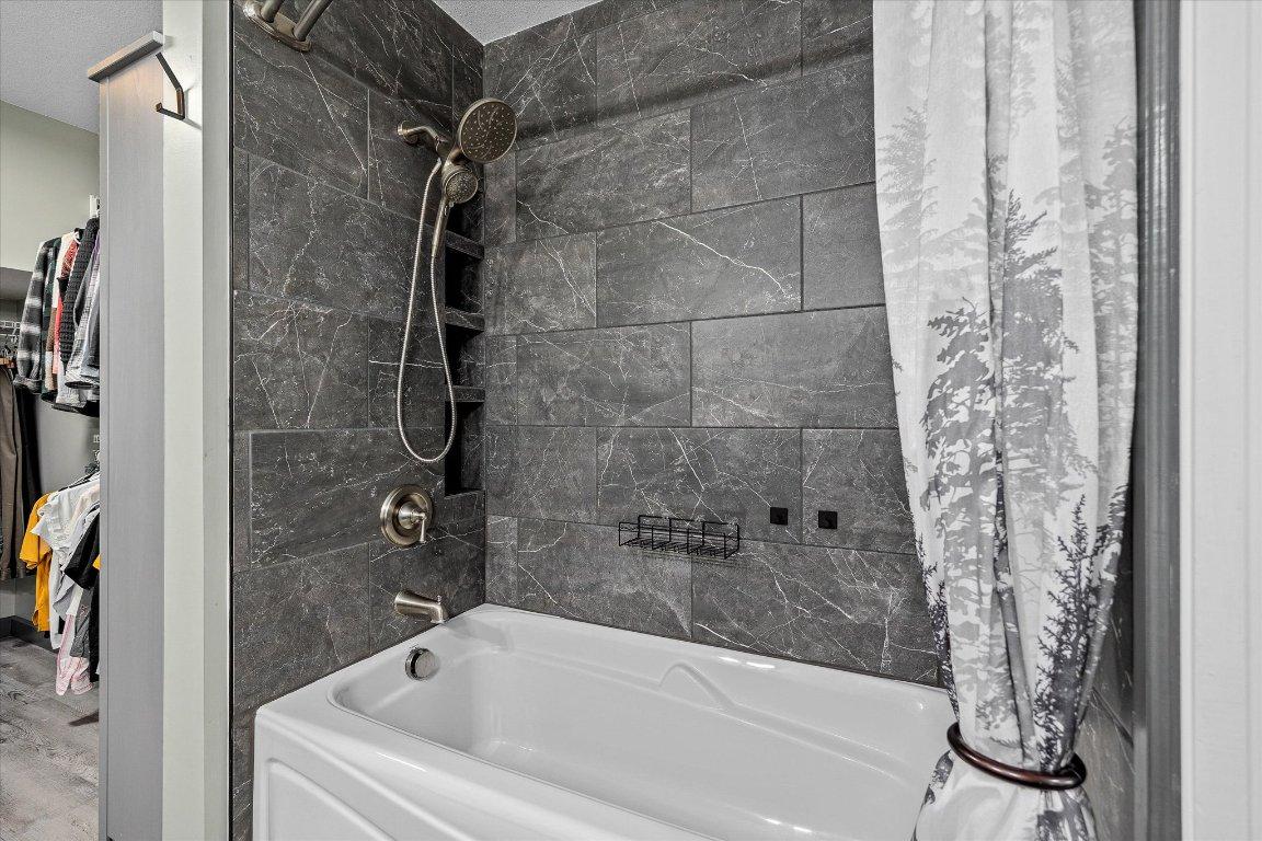 









527


Yates

Road, 25,
Kelowna,




BC
V1V 1Z5

