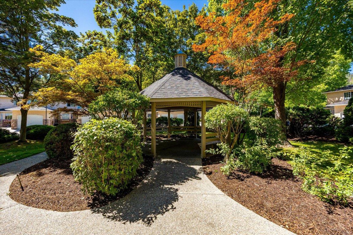 









527


Yates

Road, 25,
Kelowna,




BC
V1V 1Z5

