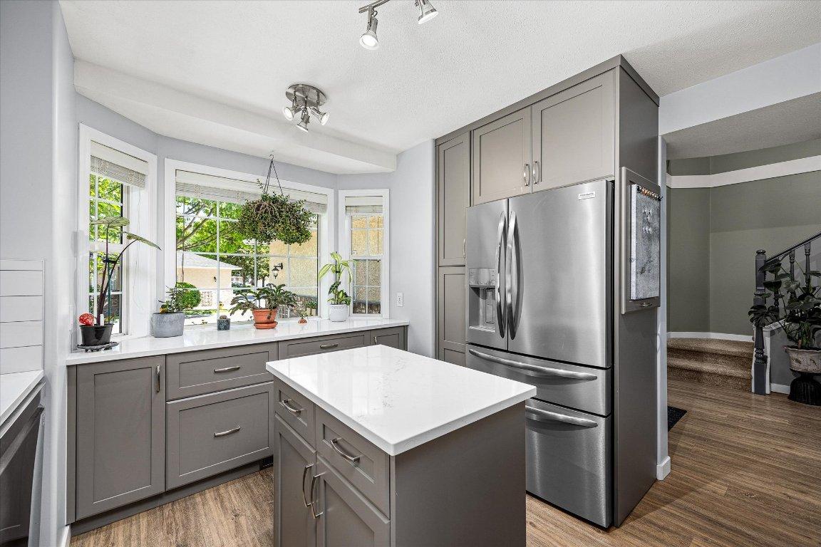 









527


Yates

Road, 25,
Kelowna,




BC
V1V 1Z5

