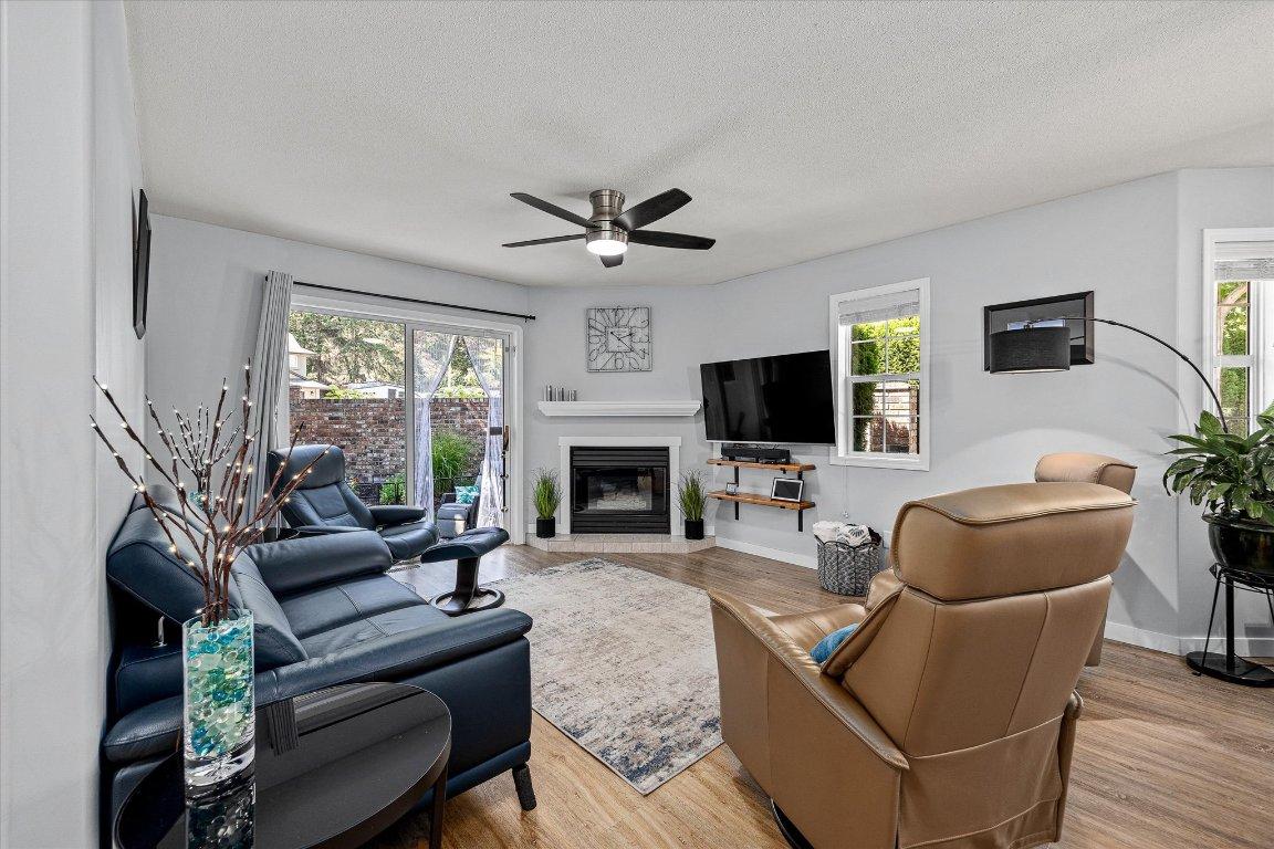 









527


Yates

Road, 25,
Kelowna,




BC
V1V 1Z5

