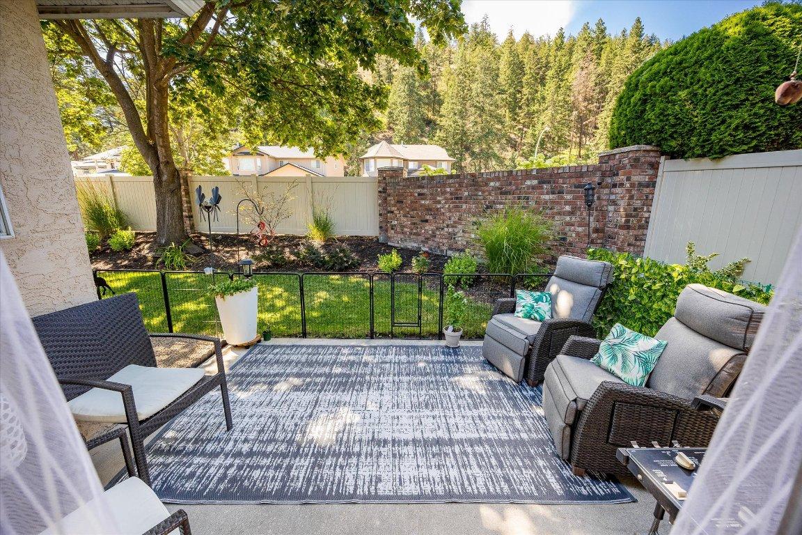 









527


Yates

Road, 25,
Kelowna,




BC
V1V 1Z5

