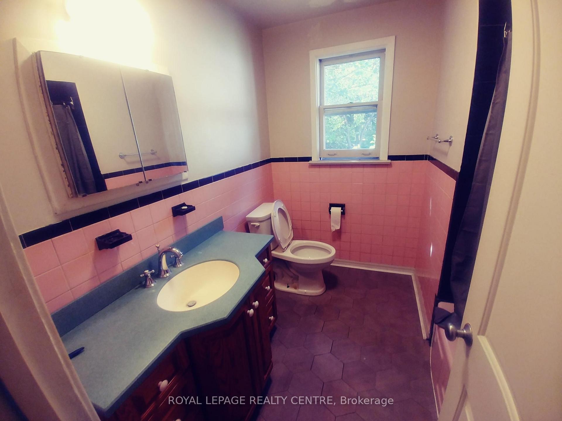 









1534


Cawthra

Road,
Mississauga,




ON
L5G 4L3

