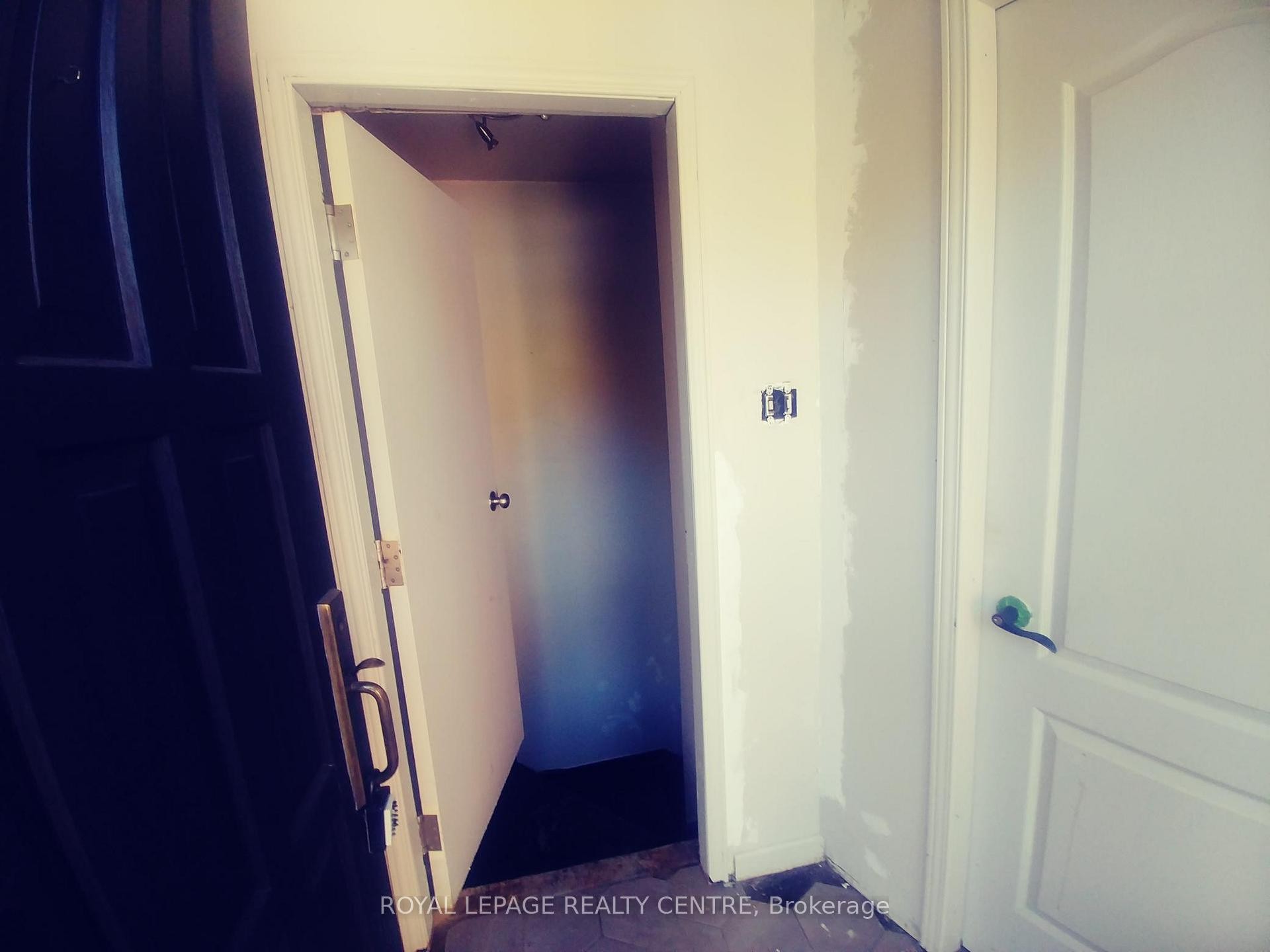 









1534


Cawthra

Road,
Mississauga,




ON
L5G 4L3

