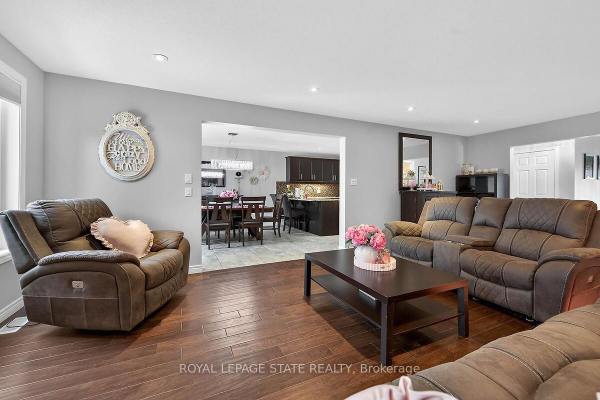 









71


Jessica

Street,
Hamilton,




ON
L8E 4A3

