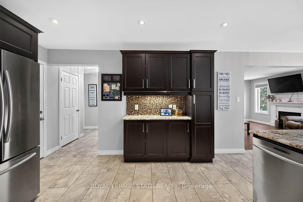 









71


Jessica

Street,
Hamilton,




ON
L8E 4A3

