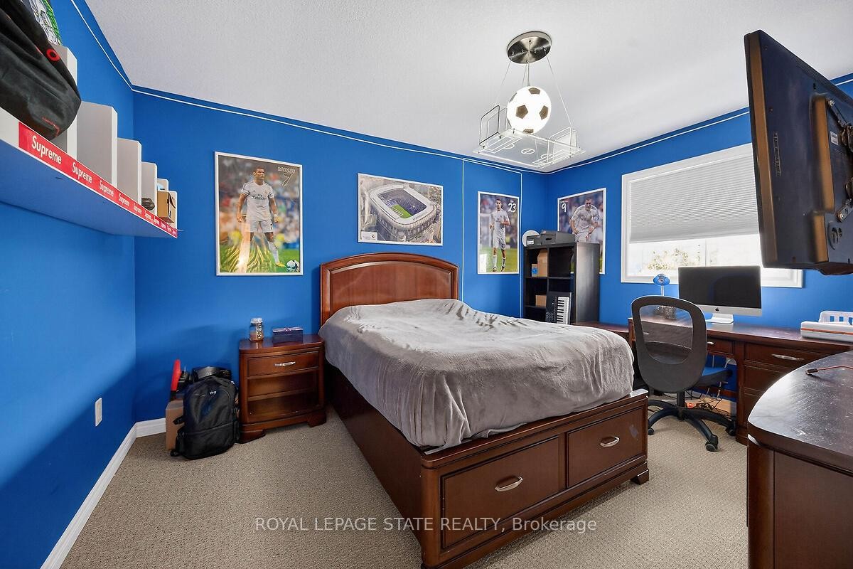 









71


Jessica

Street,
Hamilton,




ON
L8E 4A3

