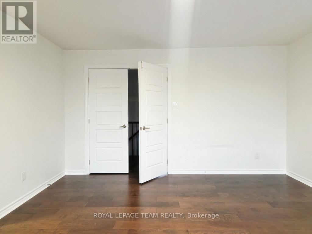 












113 LILY POND STREET

,
Ottawa,




Ontario
K2M0J3

