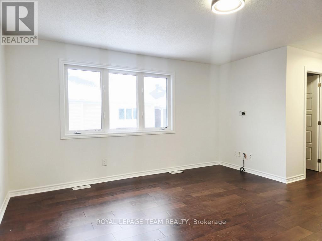 












113 LILY POND STREET

,
Ottawa,




Ontario
K2M0J3

