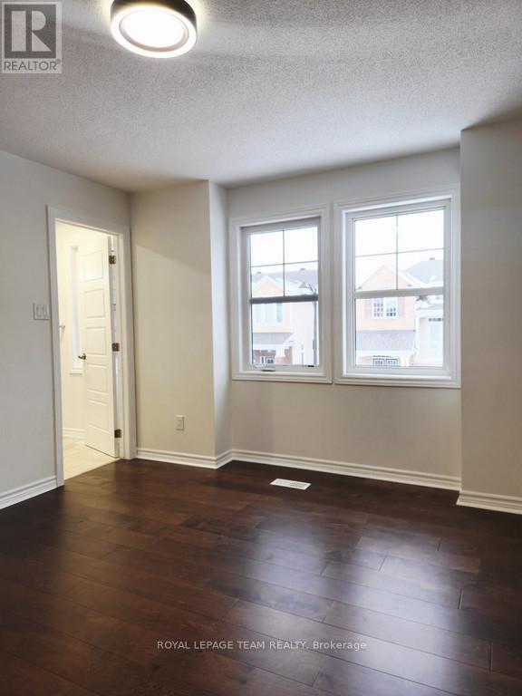 












113 LILY POND STREET

,
Ottawa,




Ontario
K2M0J3

