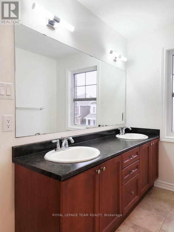 












113 LILY POND STREET

,
Ottawa,




Ontario
K2M0J3

