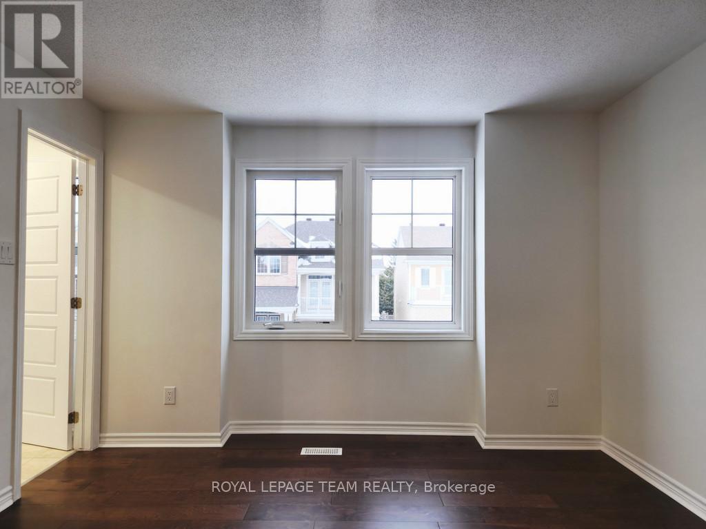 












113 LILY POND STREET

,
Ottawa,




Ontario
K2M0J3

