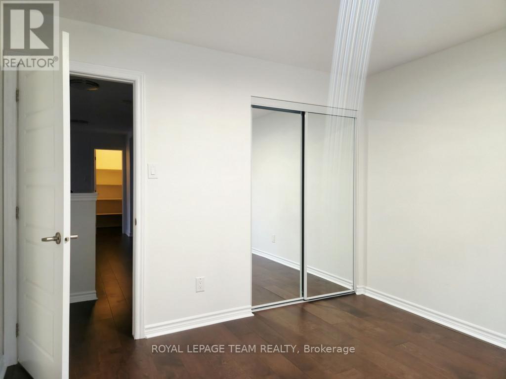 












113 LILY POND STREET

,
Ottawa,




Ontario
K2M0J3

