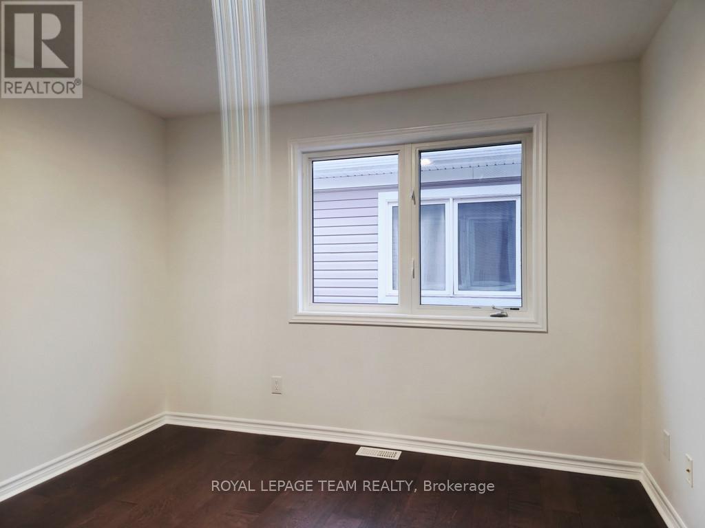 












113 LILY POND STREET

,
Ottawa,




Ontario
K2M0J3

