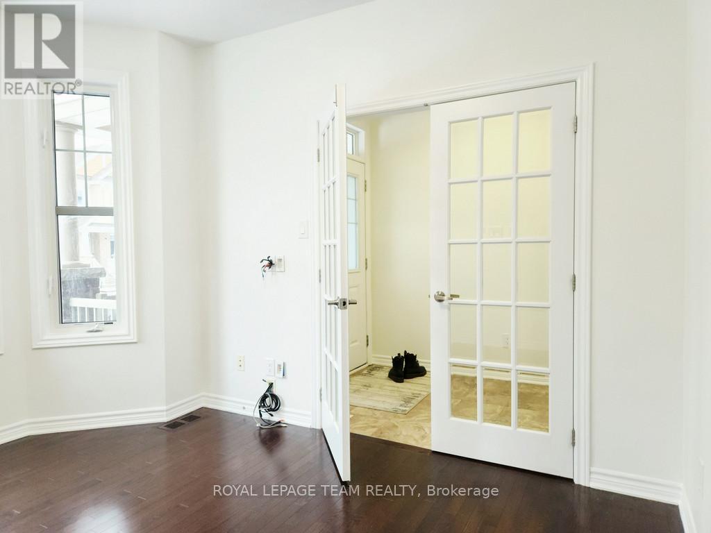 












113 LILY POND STREET

,
Ottawa,




Ontario
K2M0J3

