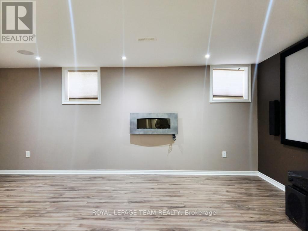 












113 LILY POND STREET

,
Ottawa,




Ontario
K2M0J3

