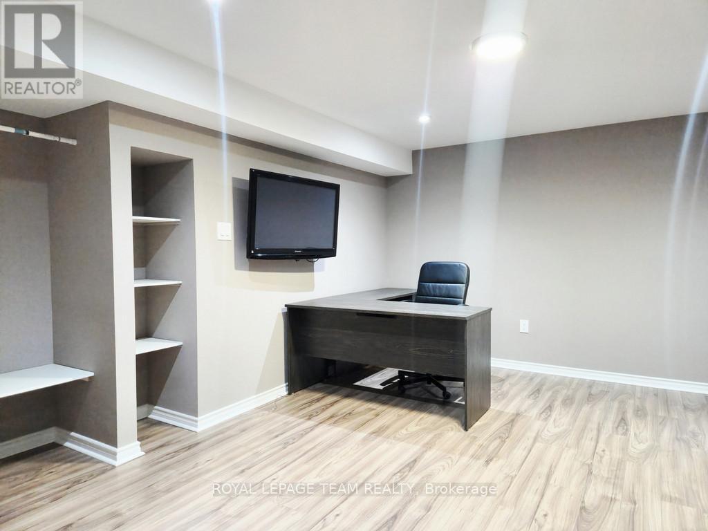 












113 LILY POND STREET

,
Ottawa,




Ontario
K2M0J3

