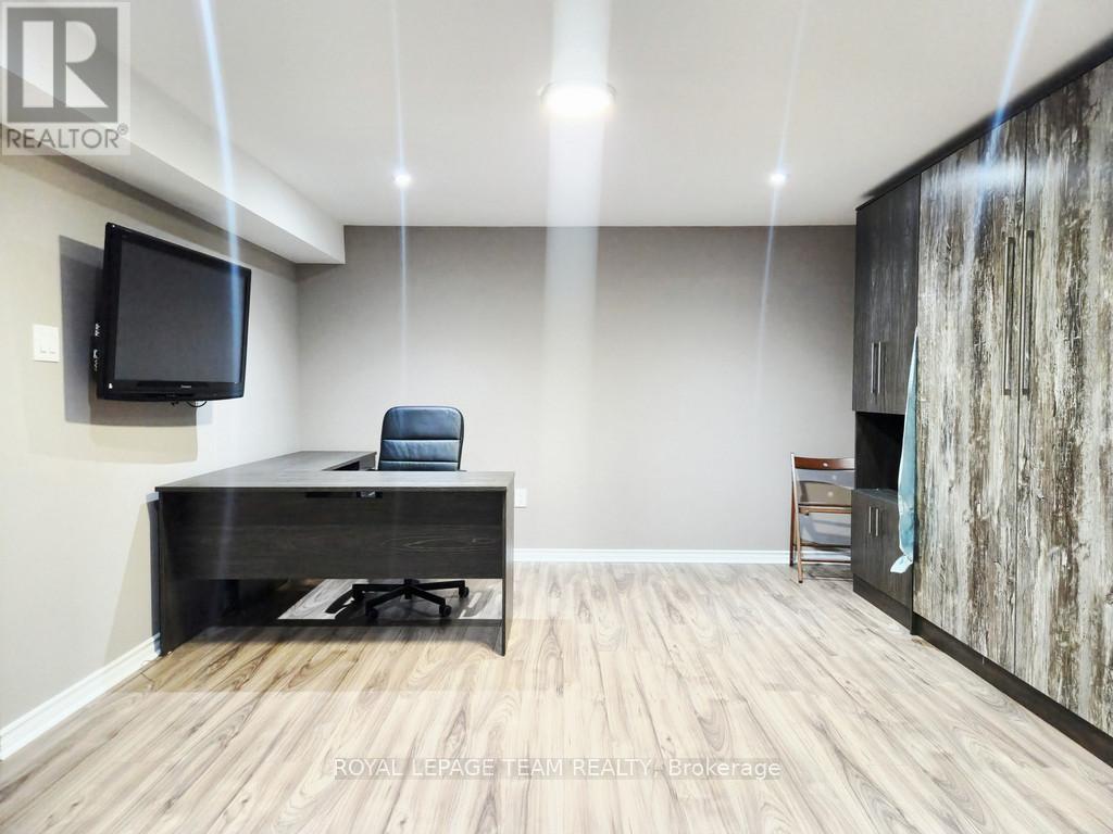 












113 LILY POND STREET

,
Ottawa,




Ontario
K2M0J3

