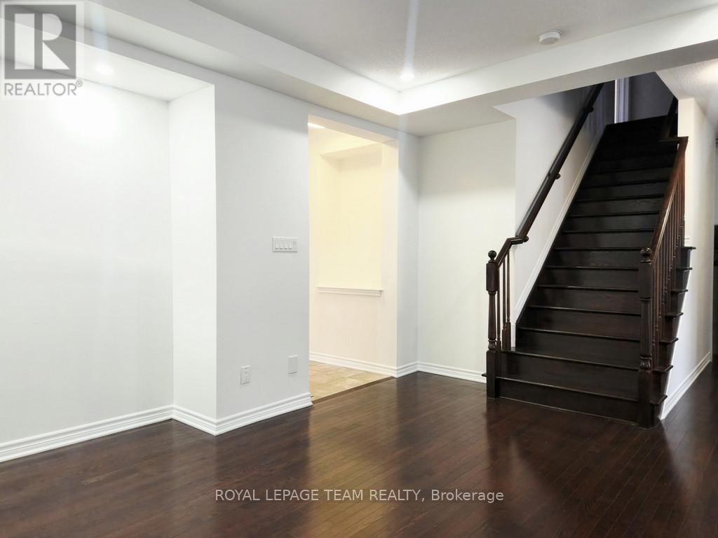 












113 LILY POND STREET

,
Ottawa,




Ontario
K2M0J3

