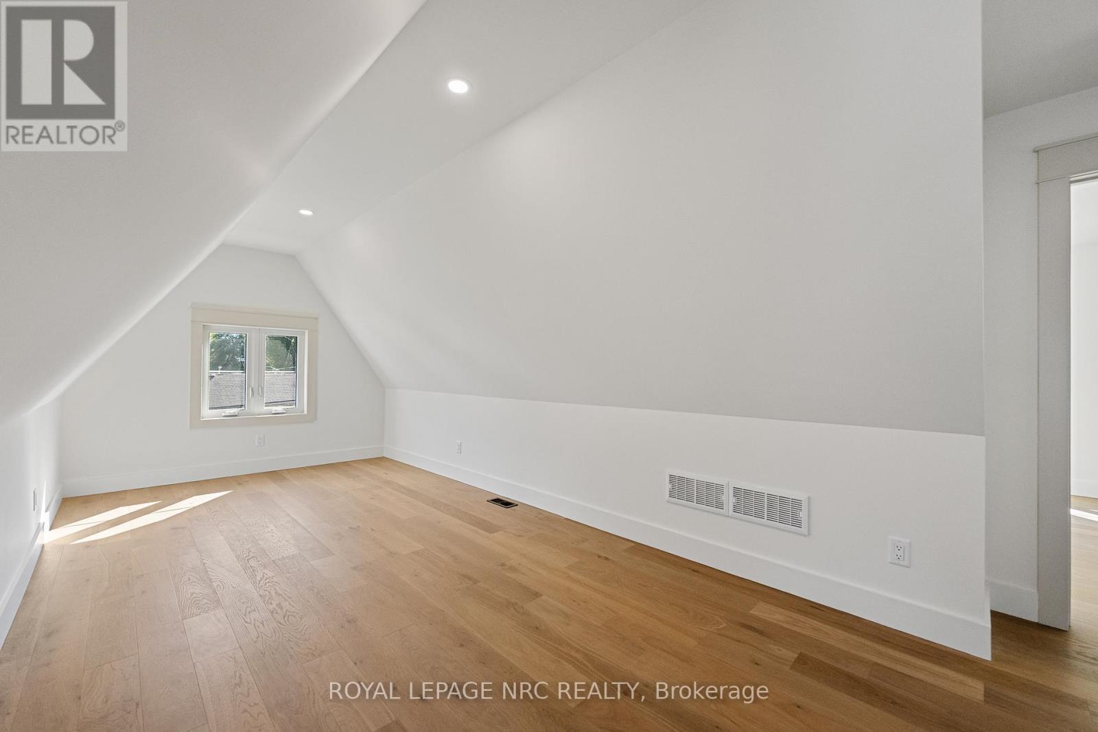 












4058 GLENSPRING ROAD

,
Fort Erie (Crystal Beach),




Ontario
L0S1B0

