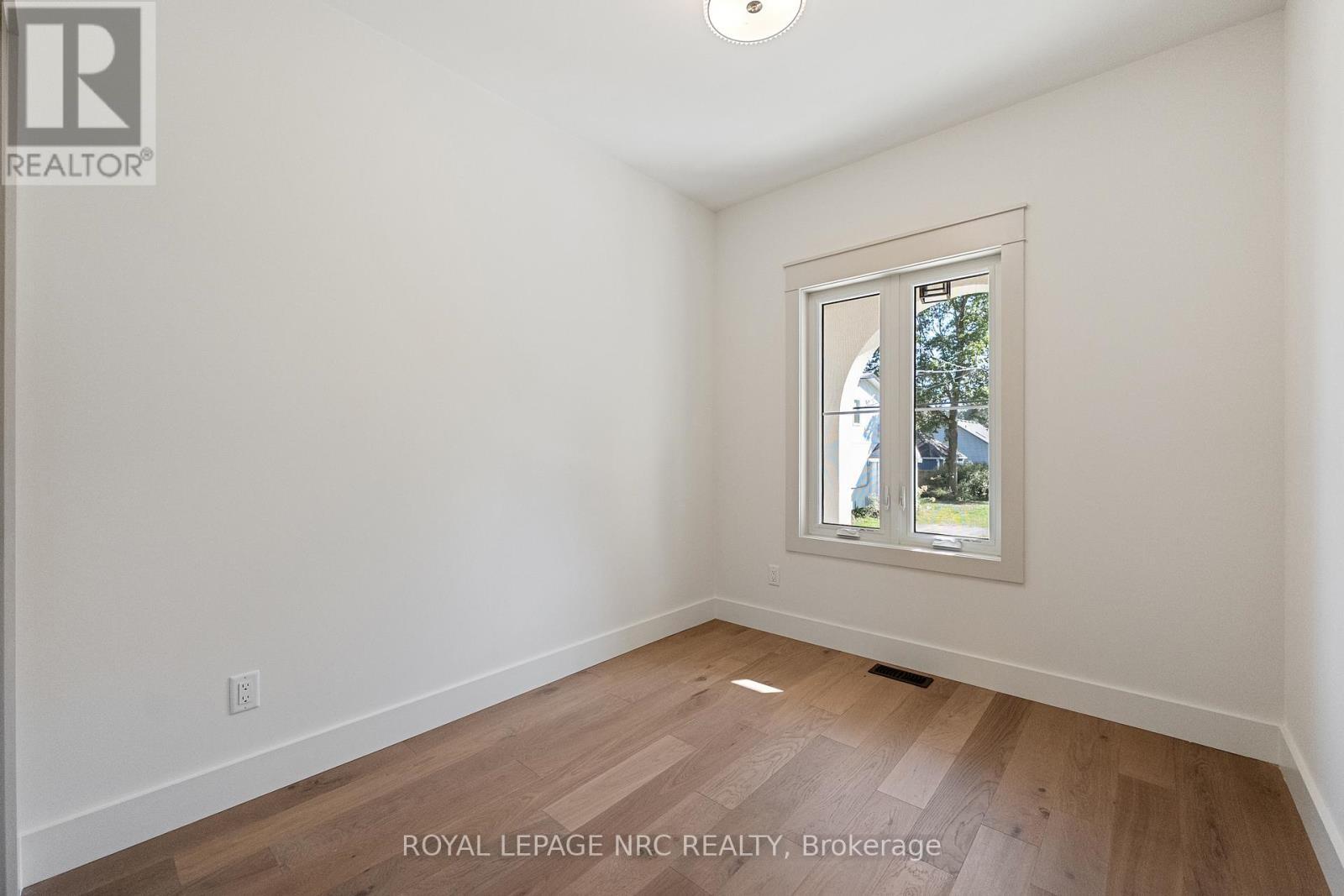 












4058 GLENSPRING ROAD

,
Fort Erie (Crystal Beach),




Ontario
L0S1B0

