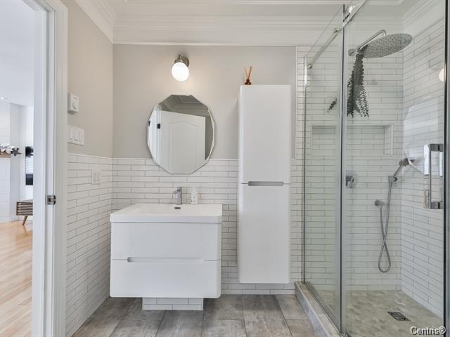 









240


Rue de la Presqu'île

,
Charlemagne,




QC
J5Z4B3

