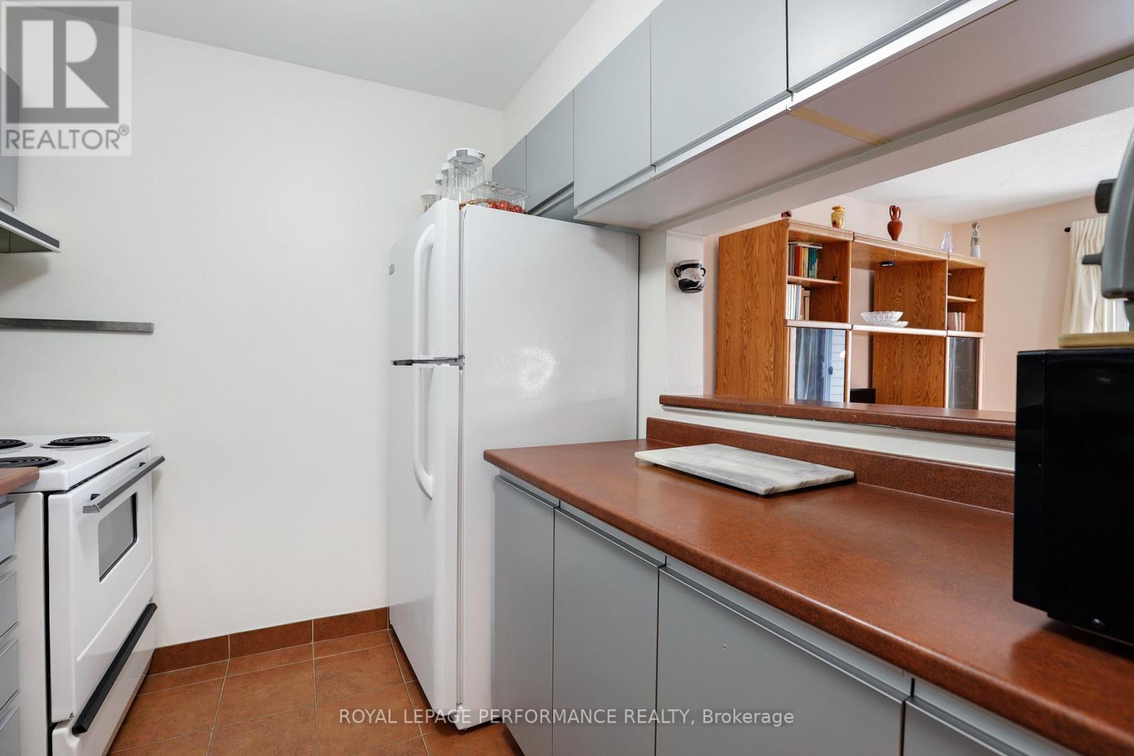 












412 - 280 BRITTANY DRIVE

,
Ottawa,




Ontario
K1K4M4

