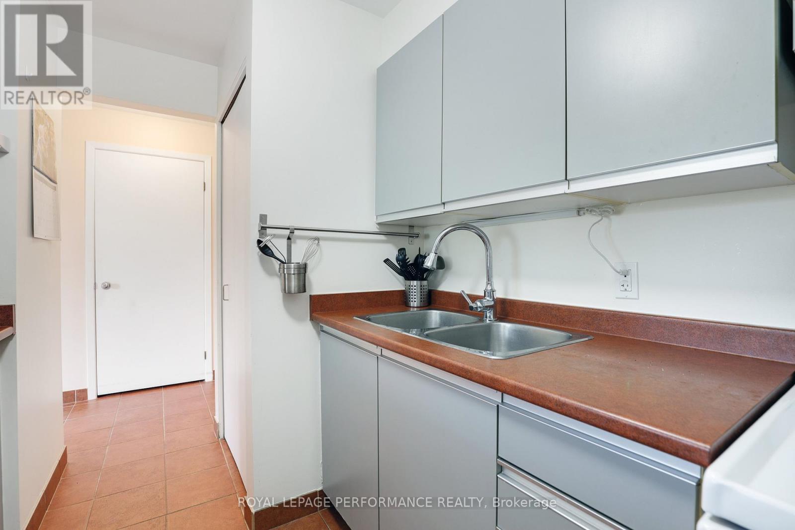 












412 - 280 BRITTANY DRIVE

,
Ottawa,




Ontario
K1K4M4

