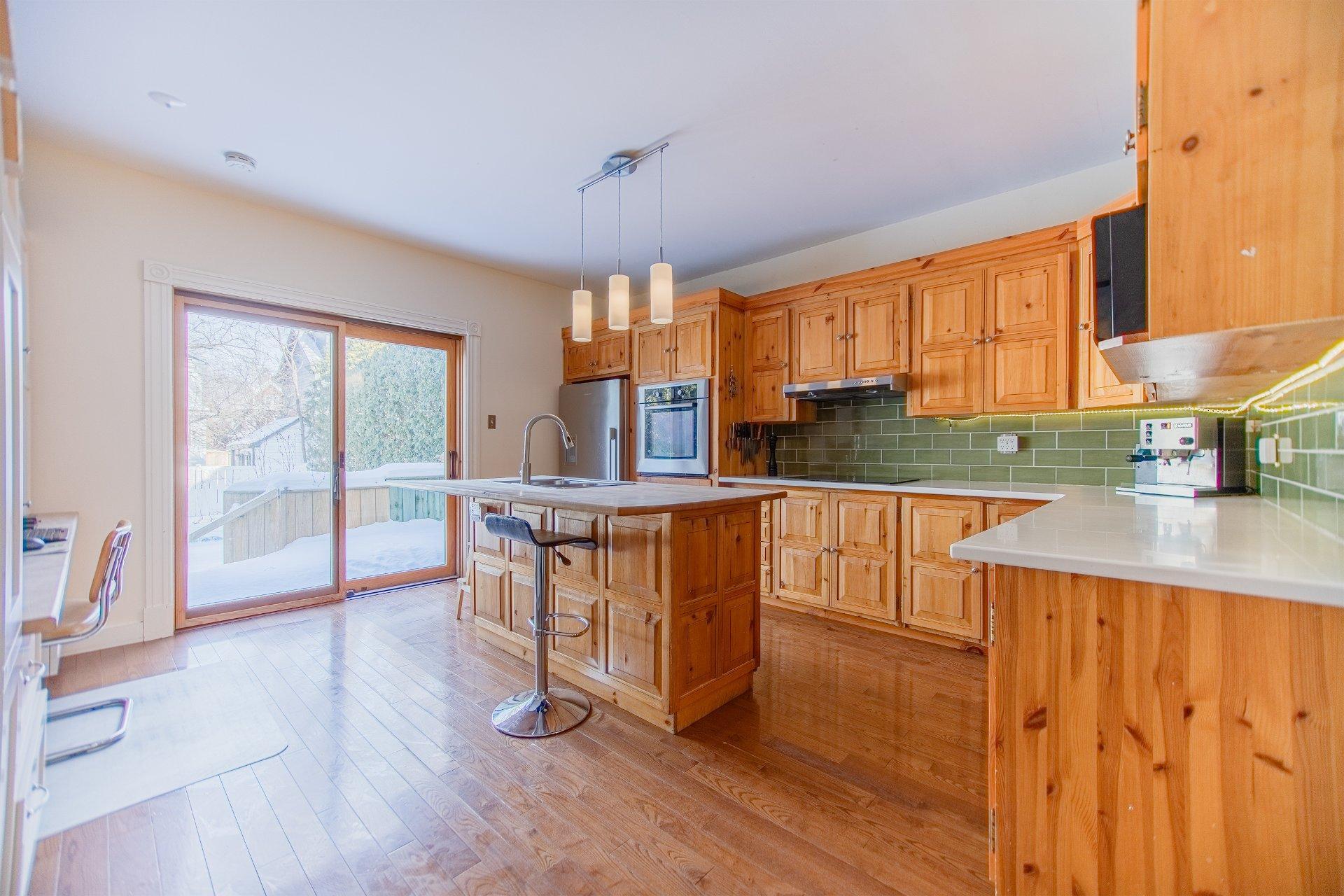 









330


Av. Edison

,
Saint-Lambert,




QC
J4R2P9

