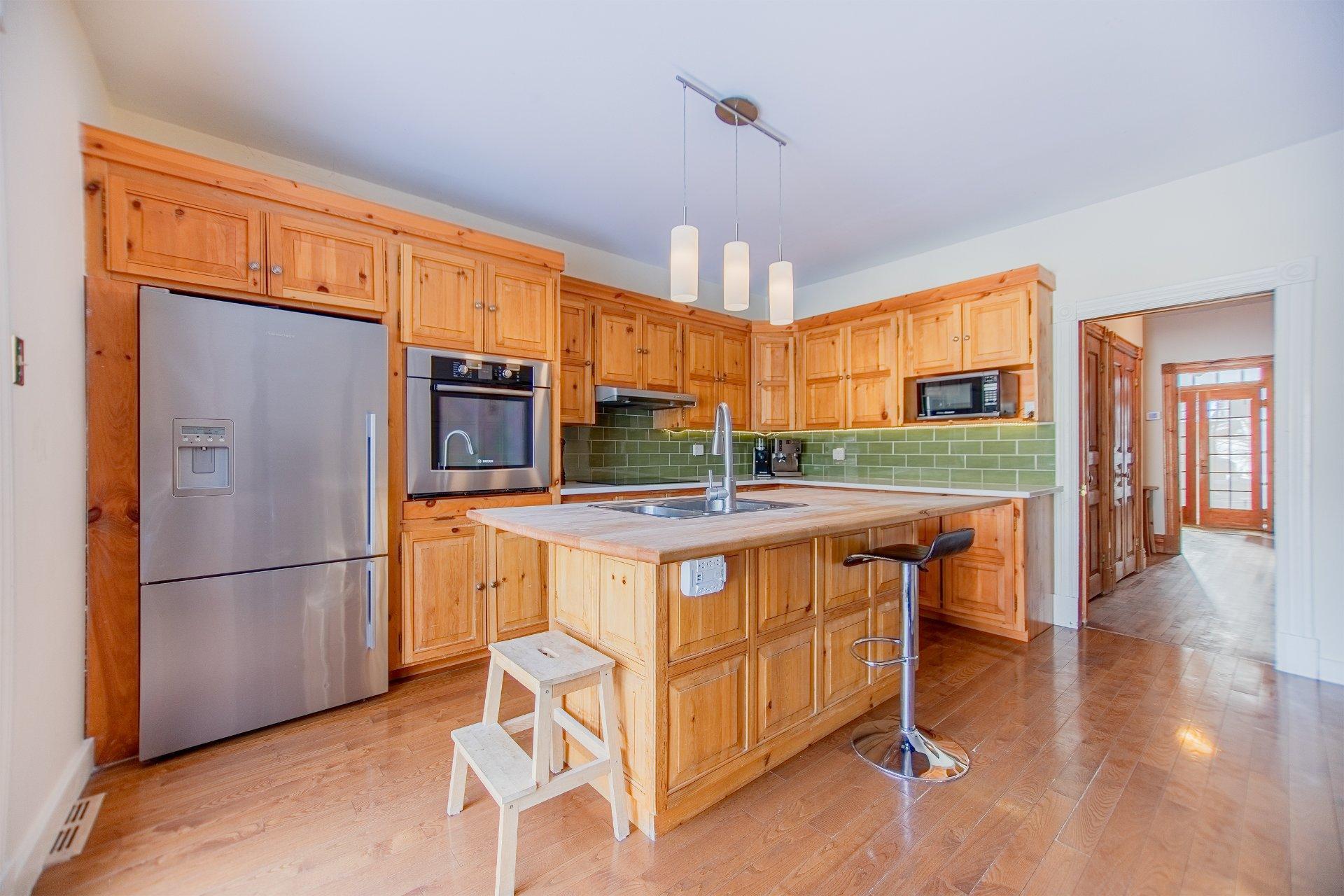 









330


Av. Edison

,
Saint-Lambert,




QC
J4R2P9

