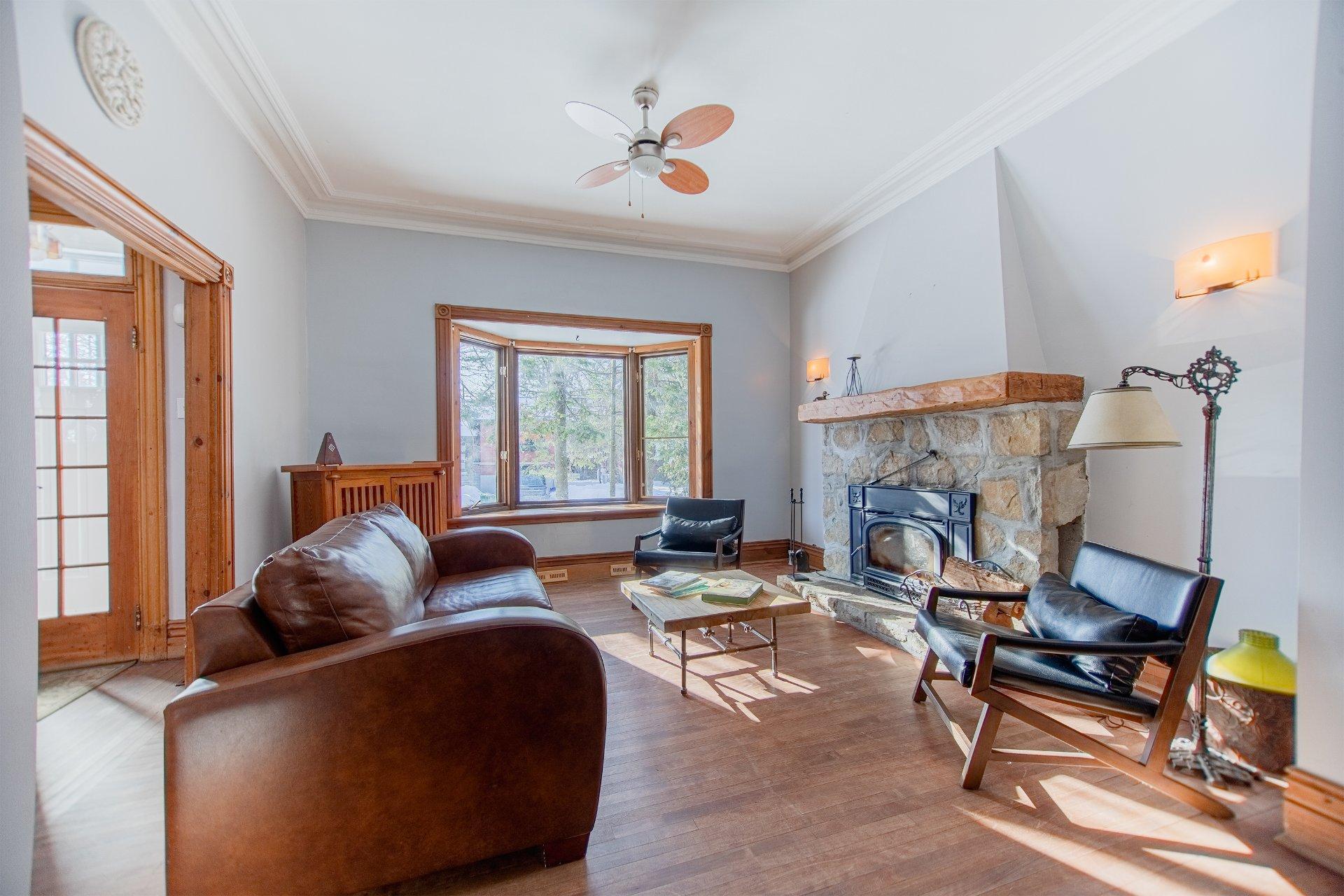 









330


Av. Edison

,
Saint-Lambert,




QC
J4R2P9

