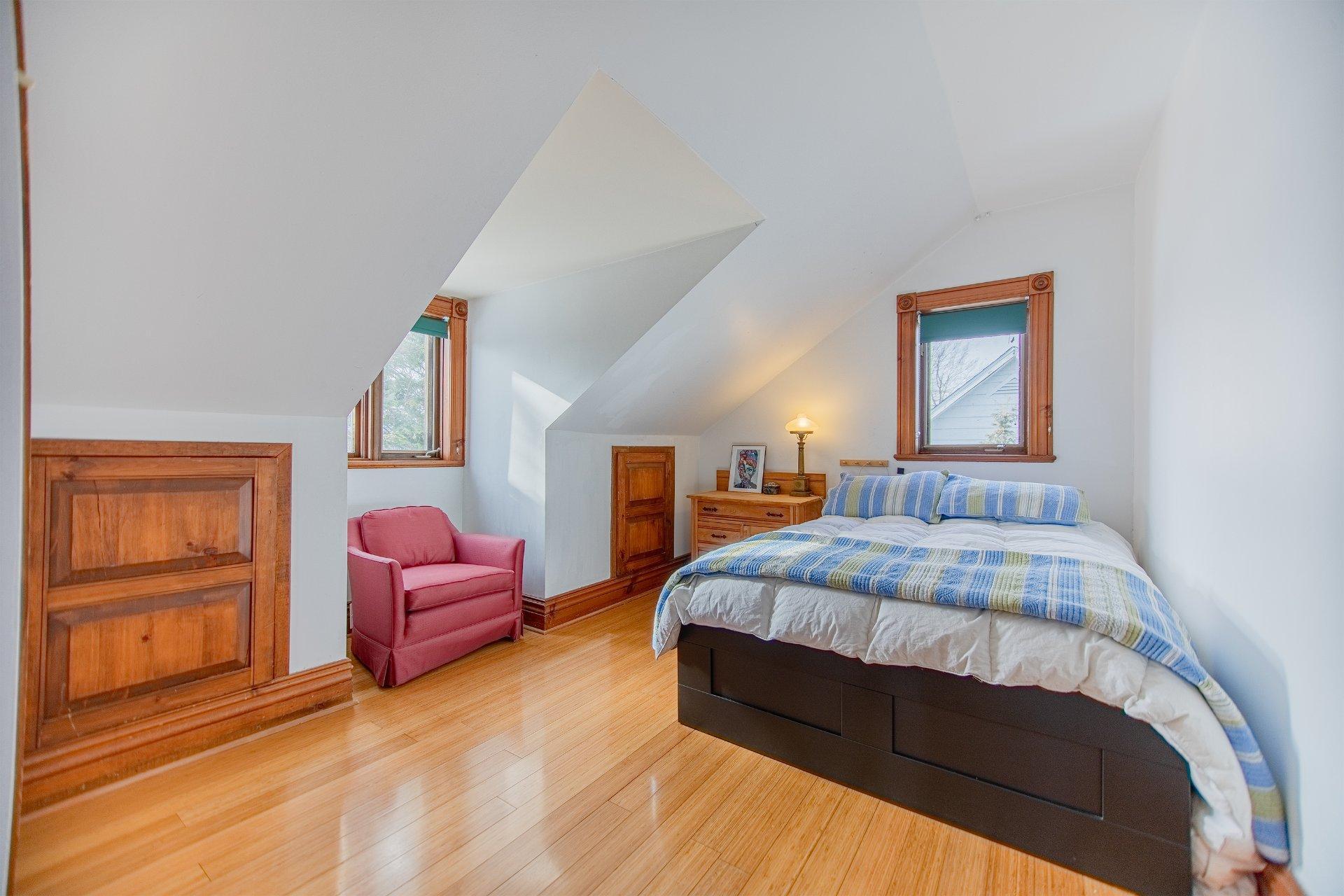 









330


Av. Edison

,
Saint-Lambert,




QC
J4R2P9

