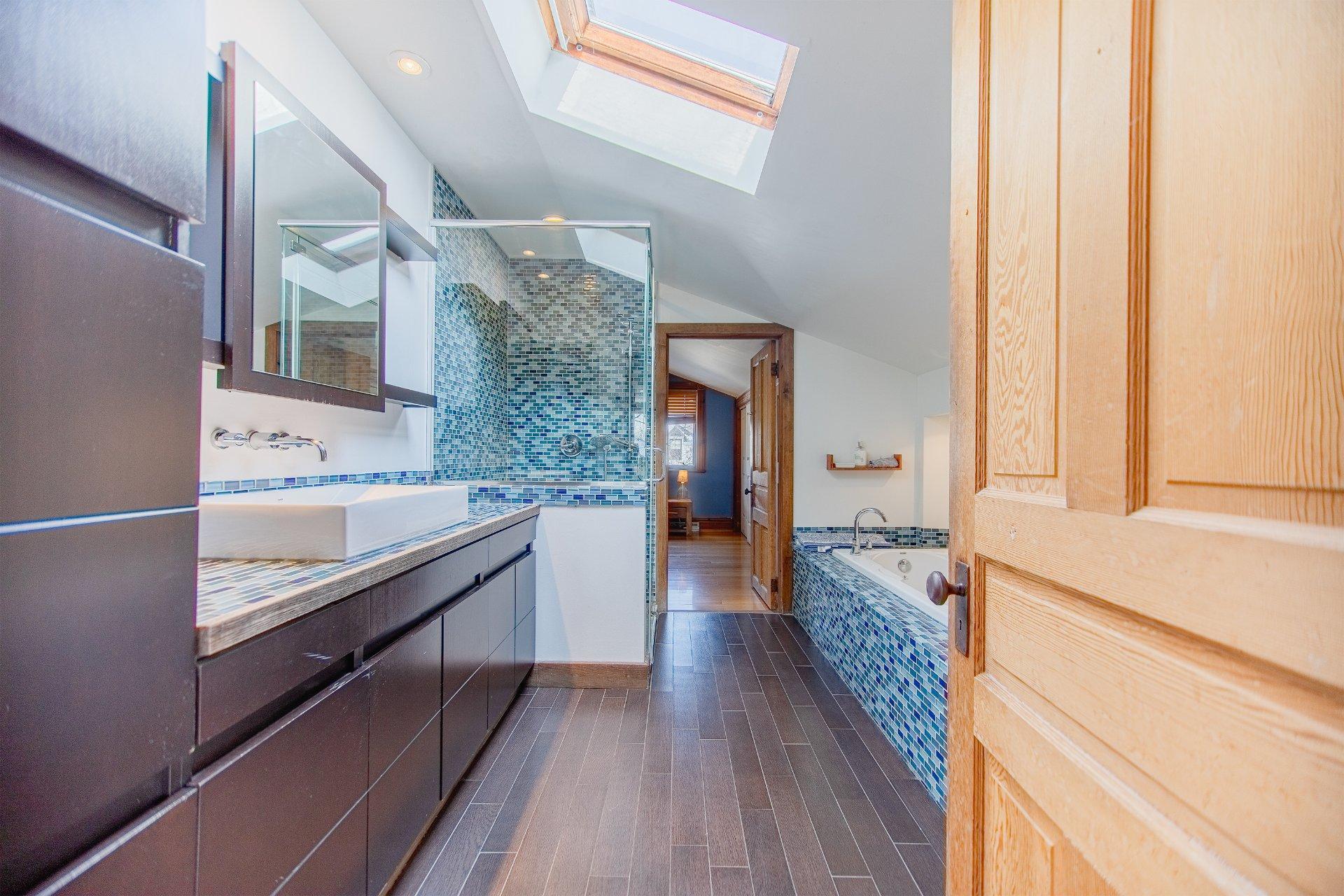 









330


Av. Edison

,
Saint-Lambert,




QC
J4R2P9

