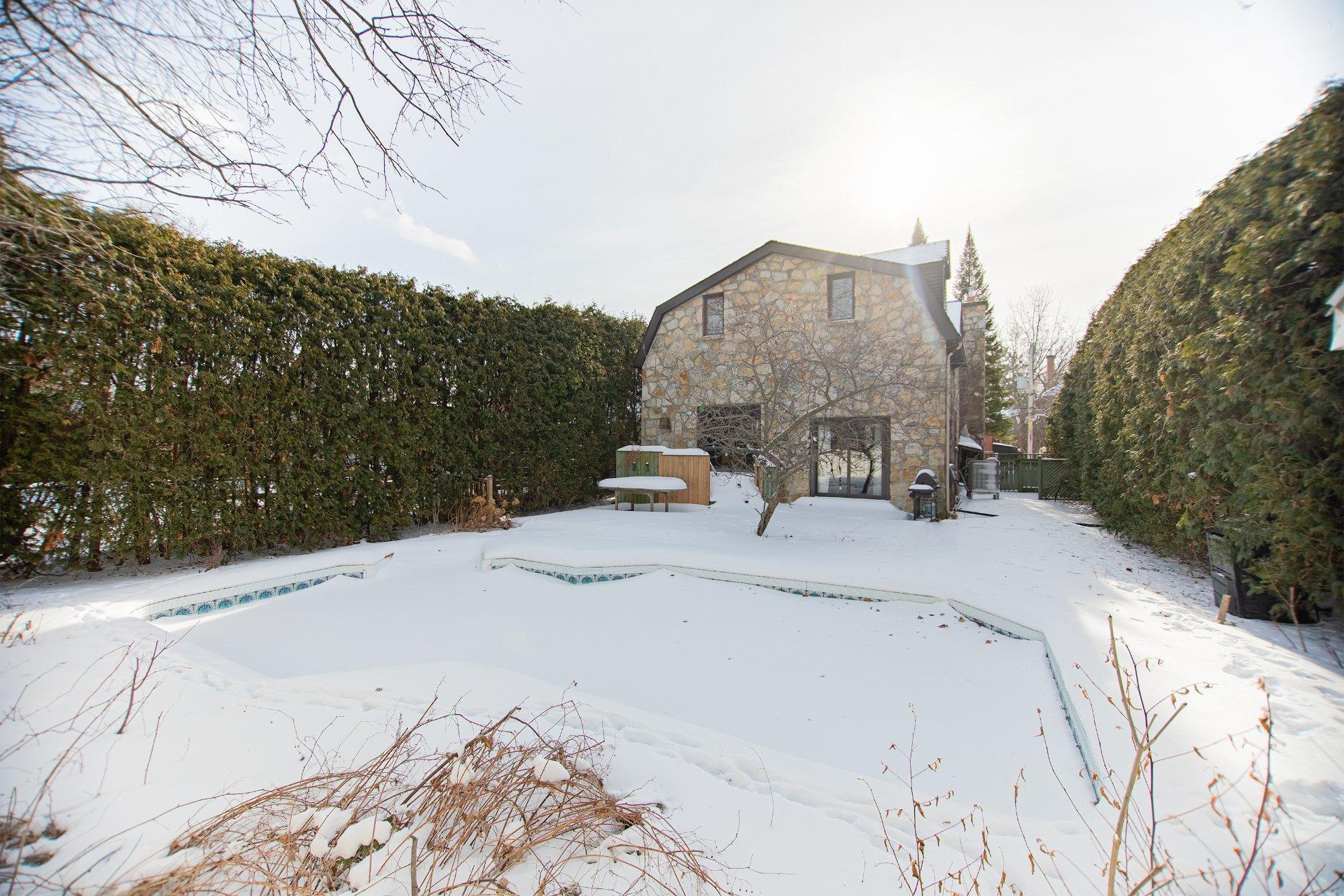 









330


Av. Edison

,
Saint-Lambert,




QC
J4R2P9

