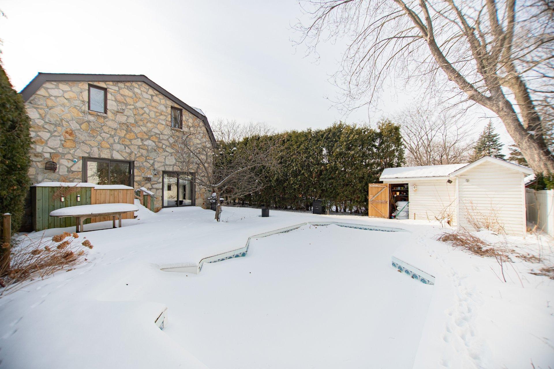 









330


Av. Edison

,
Saint-Lambert,




QC
J4R2P9

