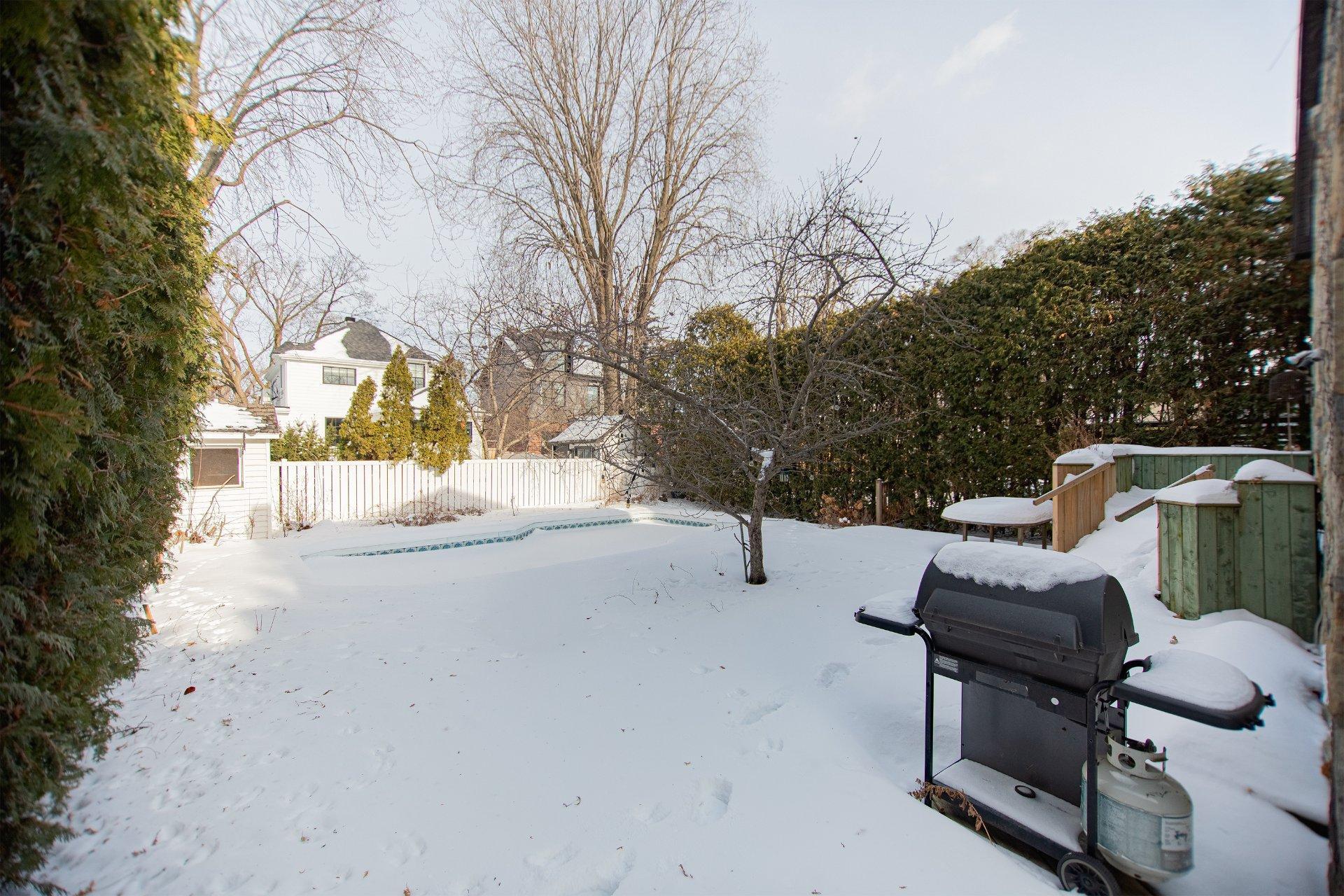 









330


Av. Edison

,
Saint-Lambert,




QC
J4R2P9

