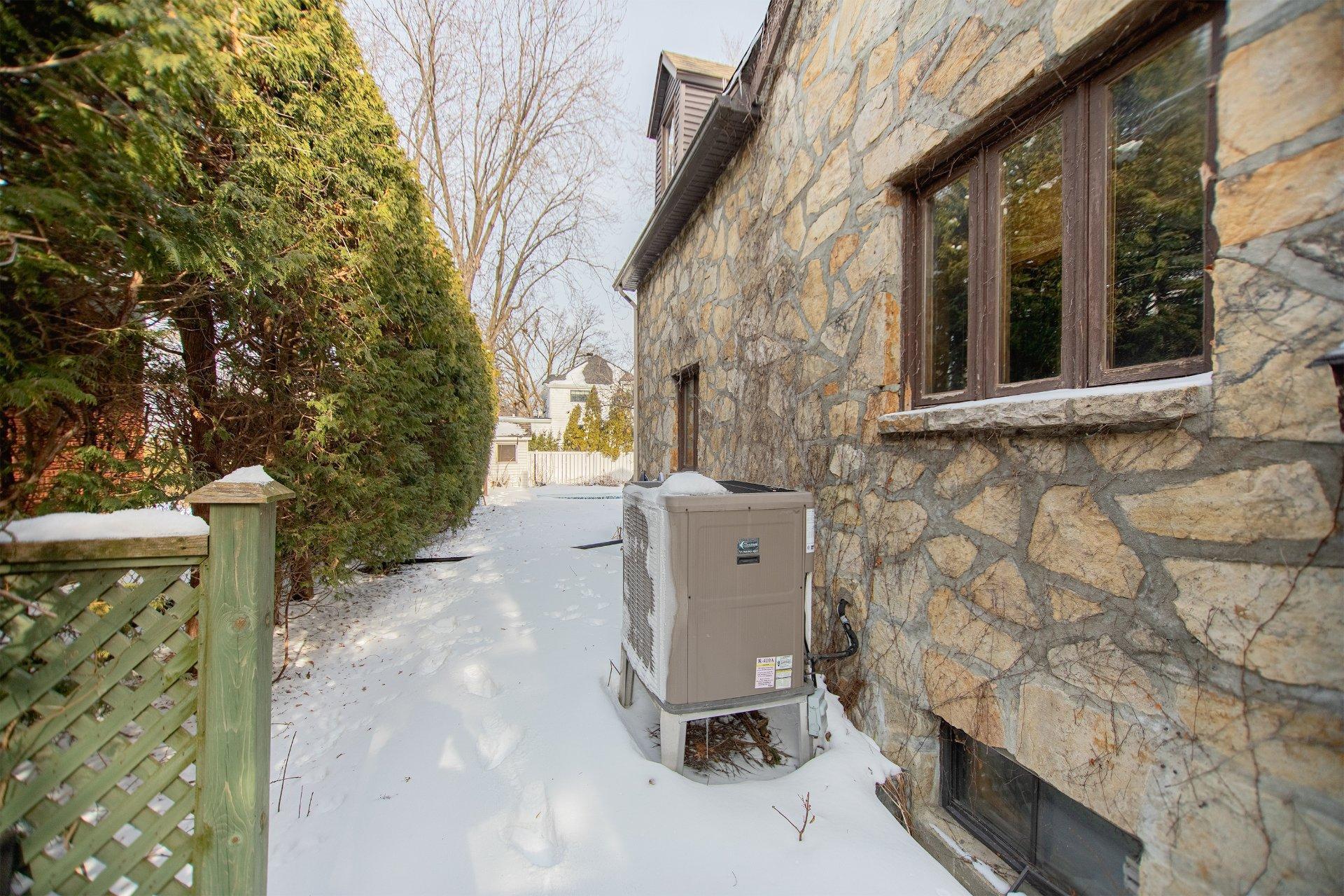 









330


Av. Edison

,
Saint-Lambert,




QC
J4R2P9

