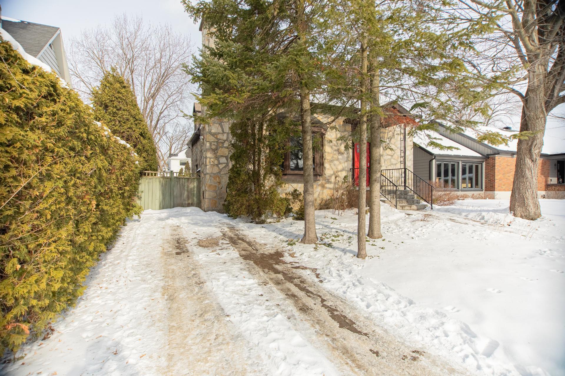 









330


Av. Edison

,
Saint-Lambert,




QC
J4R2P9

