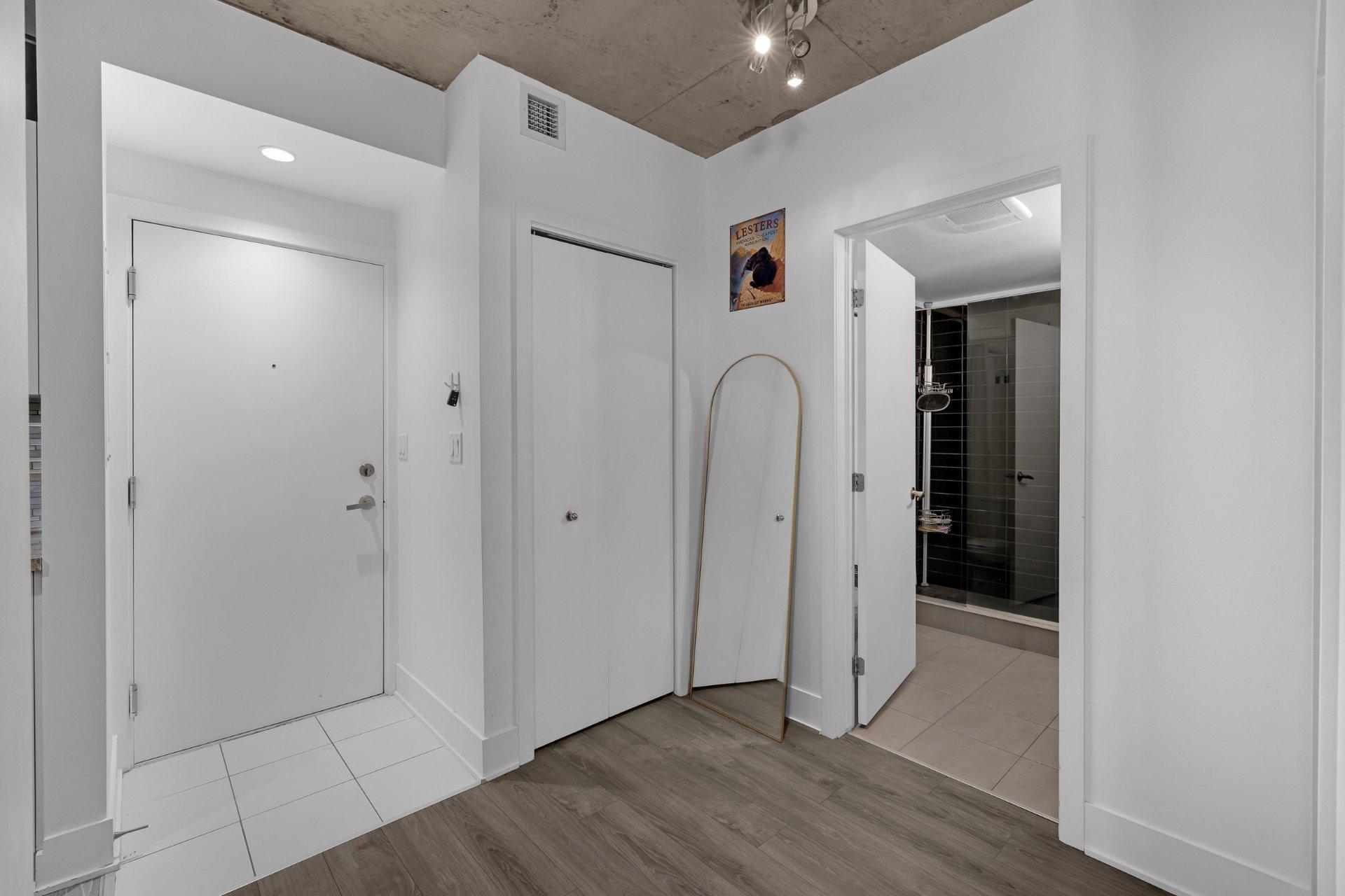 









2160


Rue Laforce

, 114,
Montréal (Ville-Marie),




QC
H2K0B3

