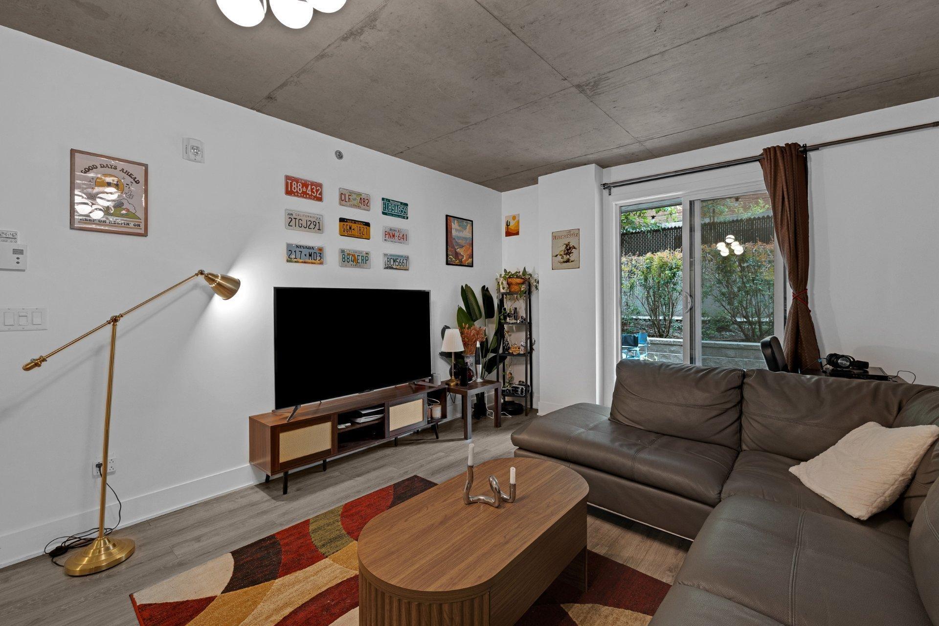 









2160


Rue Laforce

, 114,
Montréal (Ville-Marie),




QC
H2K0B3

