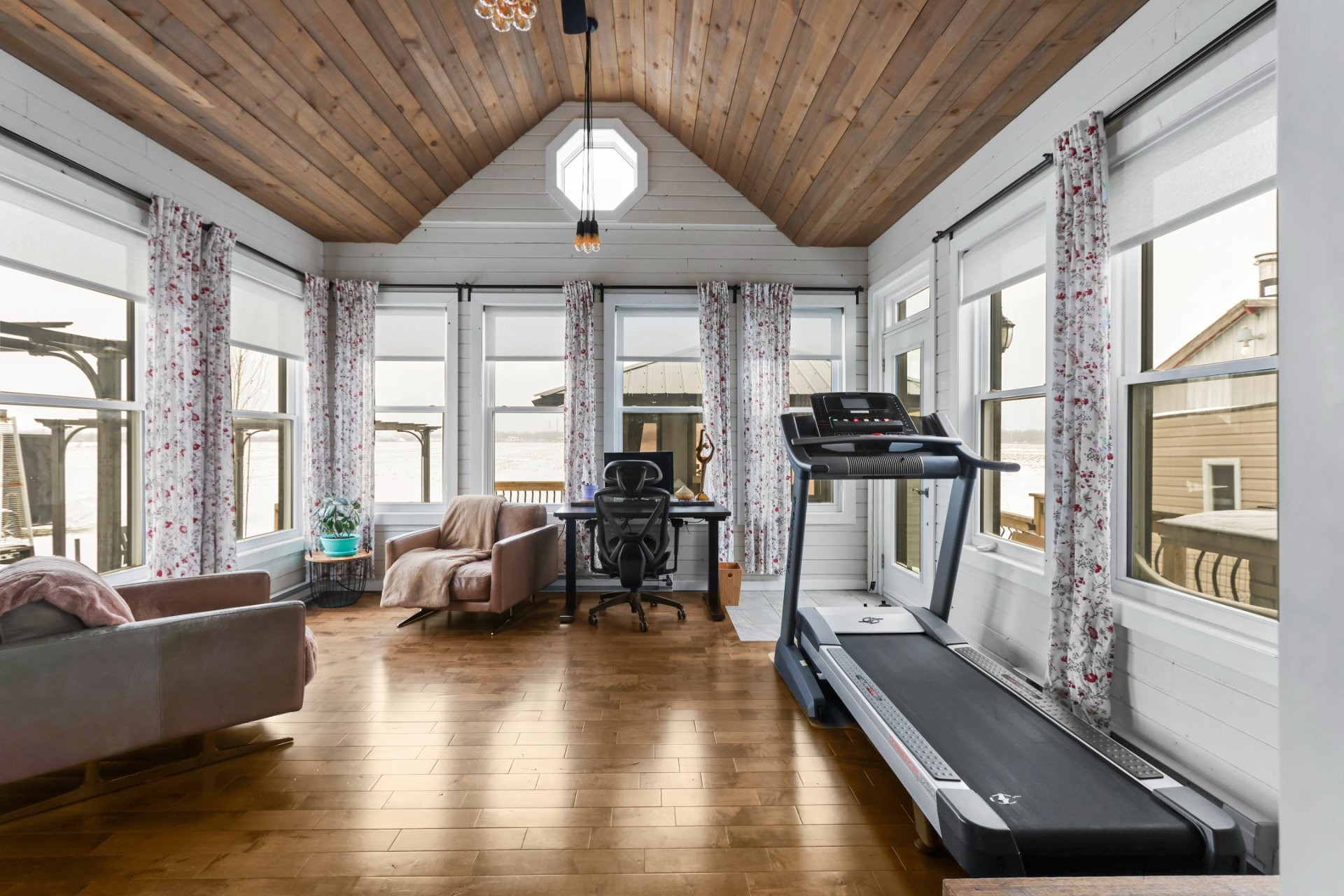 









671


Rg St-Régis N.

,
Saint-Constant,




QC
J5A0Y9

