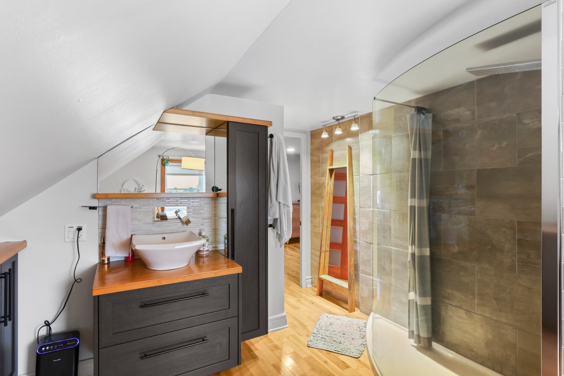 









671


Rg St-Régis N.

,
Saint-Constant,




QC
J5A0Y9

