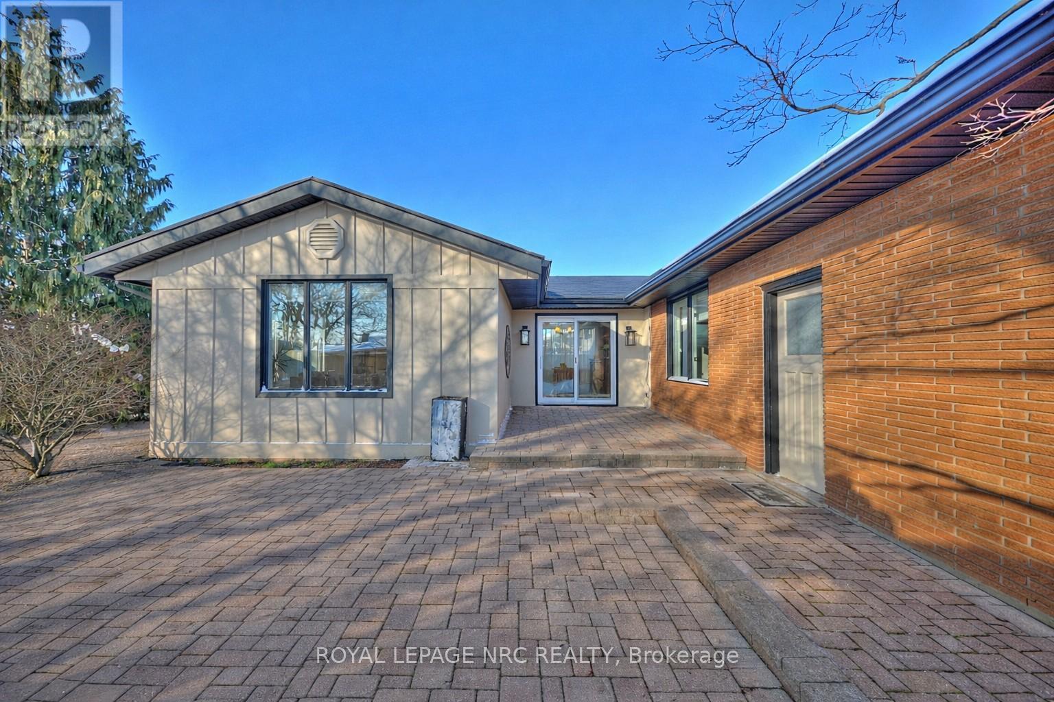 












8143 SARAH STREET

,
Niagara Falls (Chippawa),




Ontario
L2G6T9

