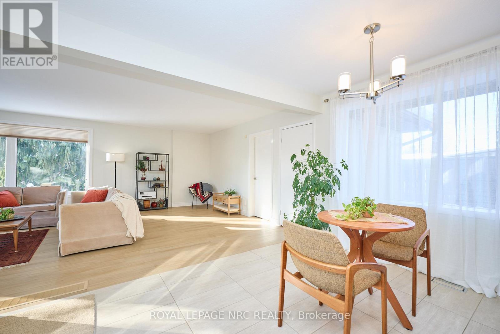 












8143 SARAH STREET

,
Niagara Falls (Chippawa),




Ontario
L2G6T9

