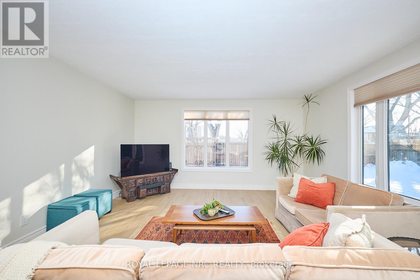 












8143 SARAH STREET

,
Niagara Falls (Chippawa),




Ontario
L2G6T9

