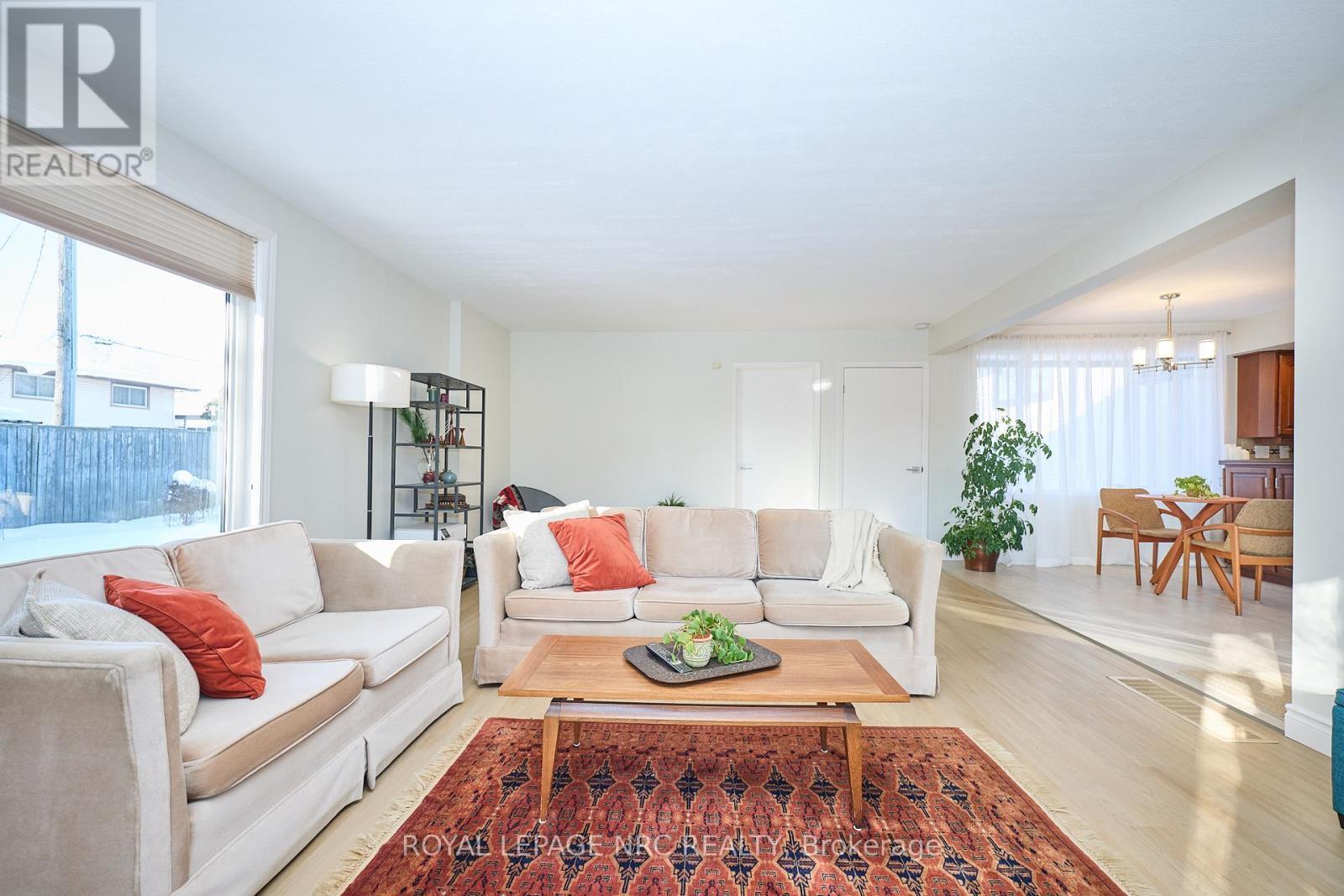 












8143 SARAH STREET

,
Niagara Falls (Chippawa),




Ontario
L2G6T9

