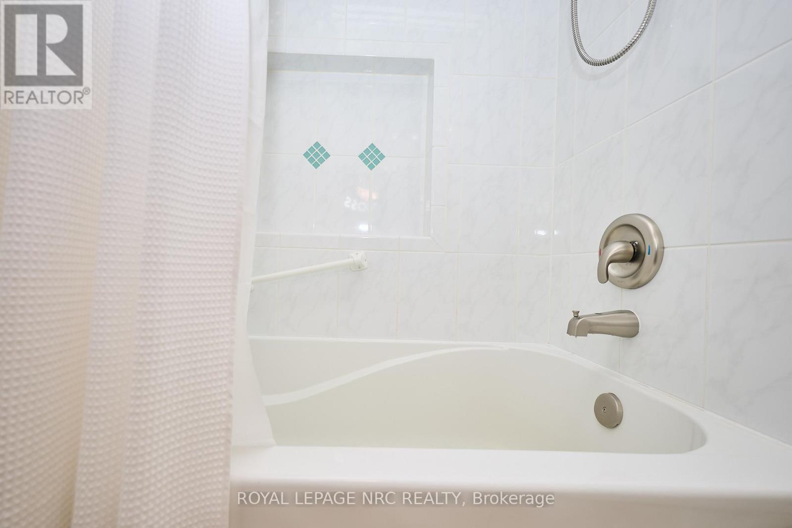 












8143 SARAH STREET

,
Niagara Falls (Chippawa),




Ontario
L2G6T9

