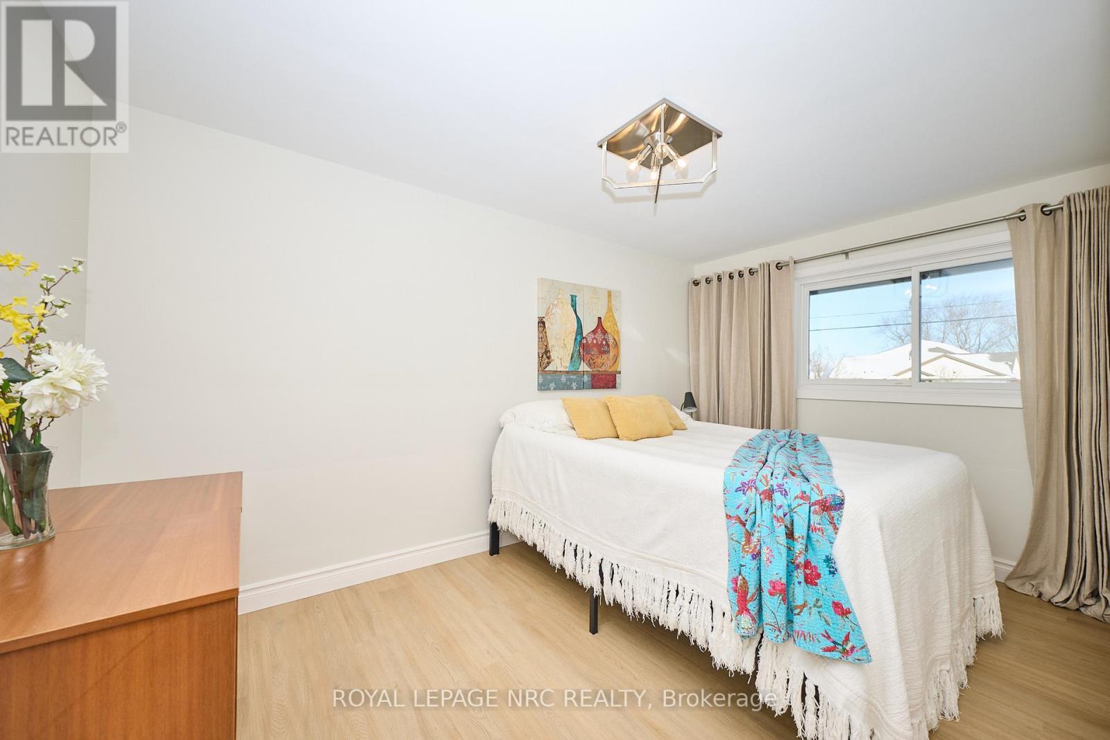 












8143 SARAH STREET

,
Niagara Falls (Chippawa),




Ontario
L2G6T9

