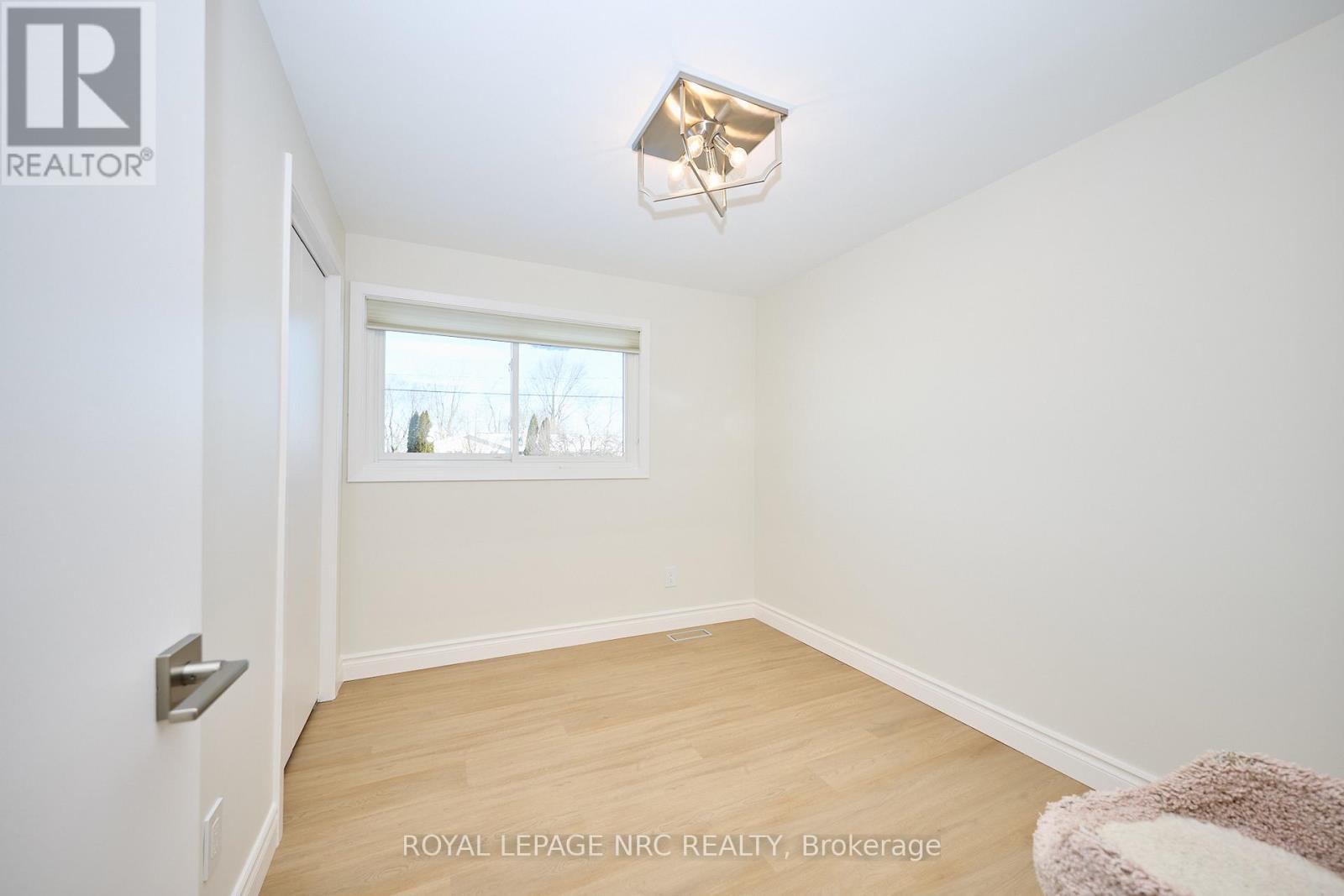 












8143 SARAH STREET

,
Niagara Falls (Chippawa),




Ontario
L2G6T9

