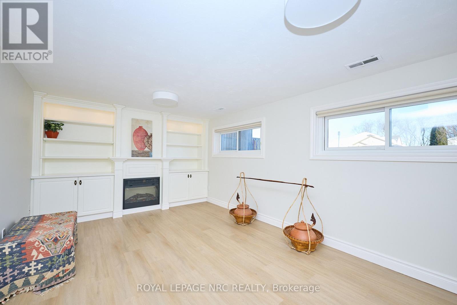 












8143 SARAH STREET

,
Niagara Falls (Chippawa),




Ontario
L2G6T9

