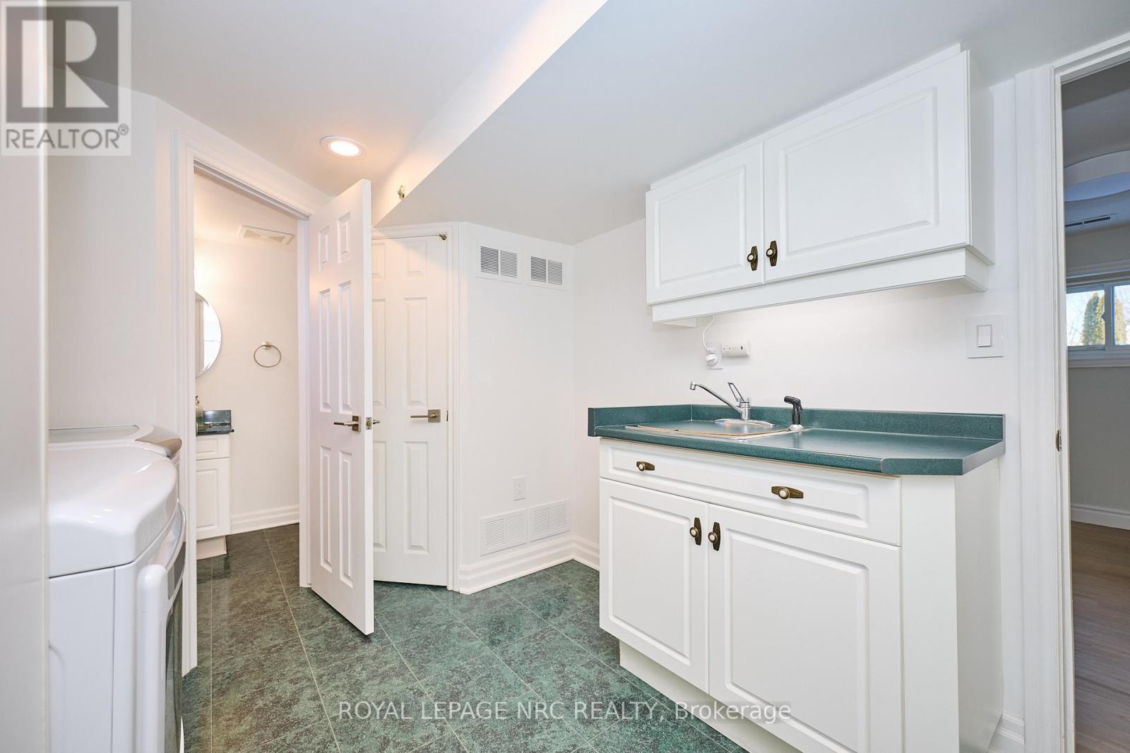 












8143 SARAH STREET

,
Niagara Falls (Chippawa),




Ontario
L2G6T9

